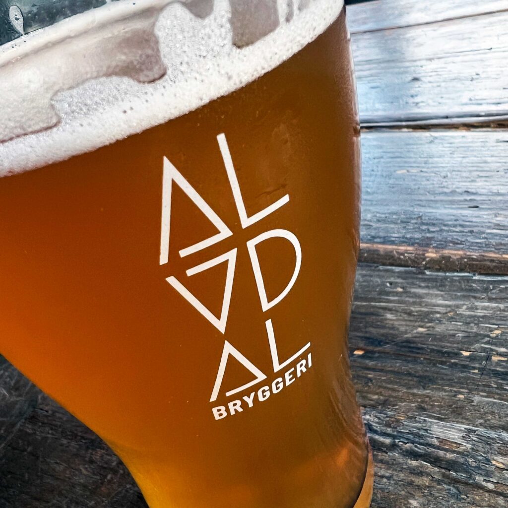 Halvliters ølglass fra Alvdal Bryggeri